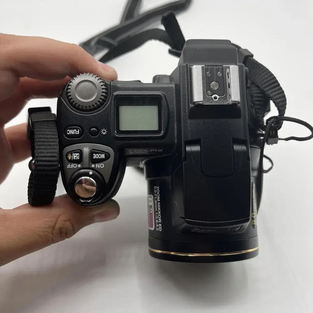 Nikon COOLPIX 8700 8.0MP Digital Camera - Black Untested With Case